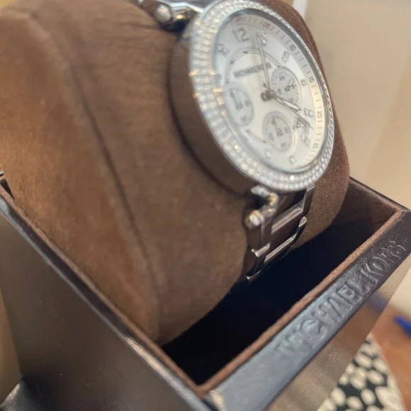 Watch - Picture 4 of 8